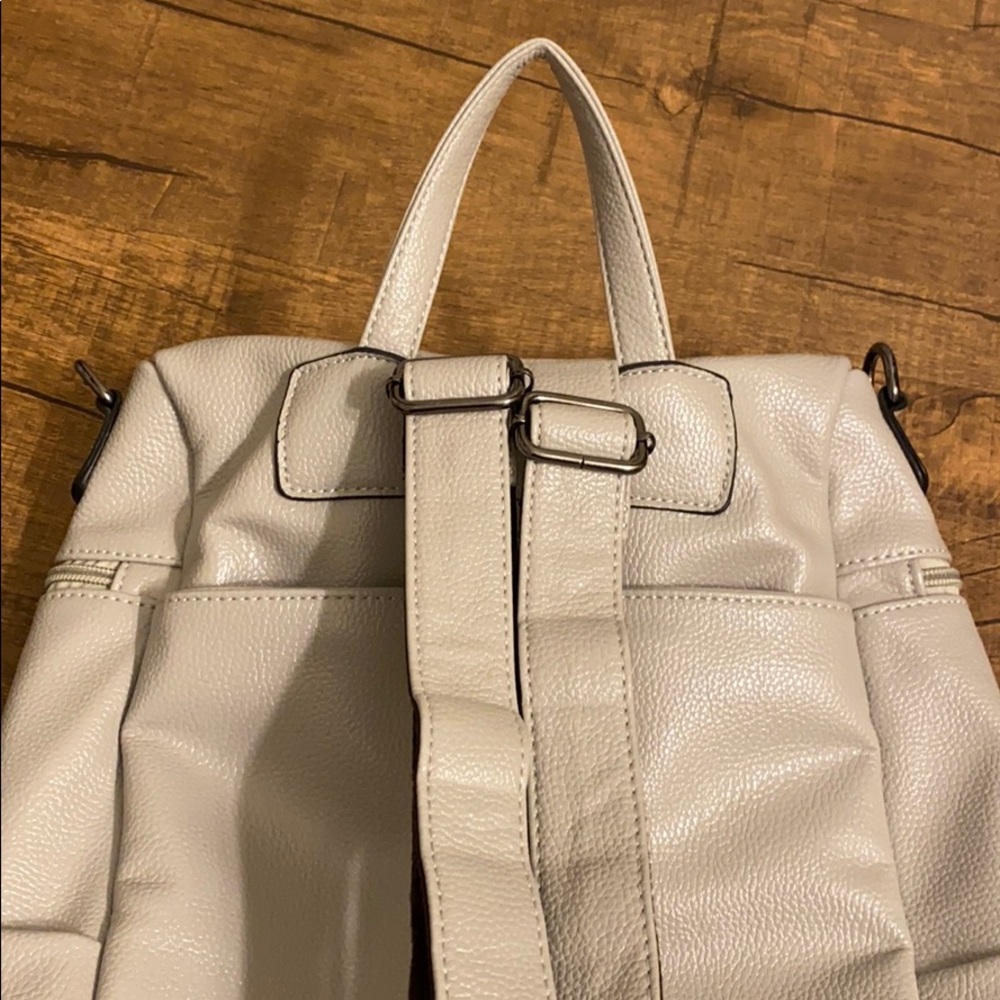 Backpack - Picture 4 of 6